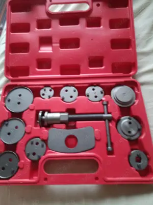 Trusa cu presa si adaptoare pentru etrier frana 12 piese, nouă 