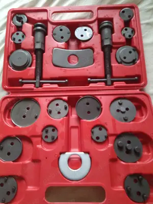 Presă etriere pentru pistoane frana, 22 piese + cutie depozitare, nouă