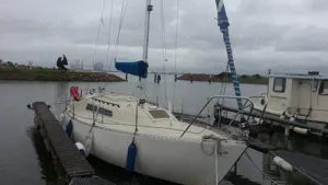 Barca cu vele (pânze), velier Tur 84 de 8.4 m din fibră de sticlă + peridoc de 3500 kg inmatriculat