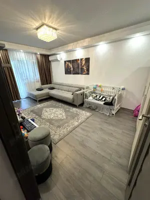 Apartament recent renovat, 3 camere decomandate, etaj 2 din 4, Piata Centrala