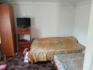 Vând casă cu 2500 mp teren - imagine 2