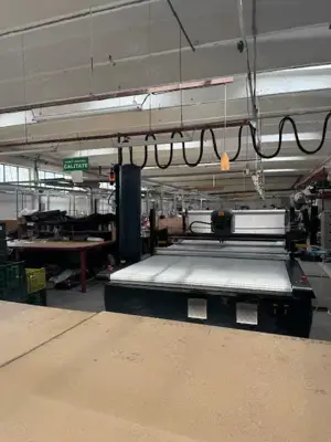 Angajam Croitorese in masina cusut si la taiat piele naturala   - imagine 4