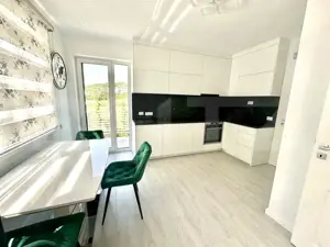 Casa de inchiriat 3 camere, 2 bai, curte pavata, Cetate