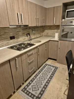 Apartament cu trei camere de închiriat, zona liniștită  - imagine 8