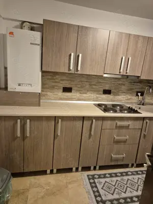 Apartament cu trei camere de închiriat, zona liniștită  - imagine 7