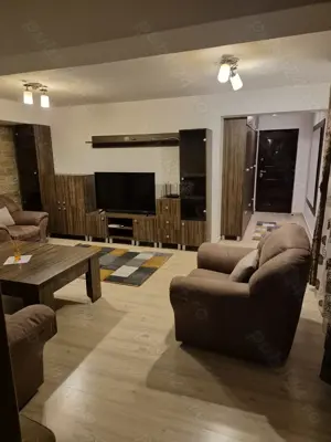 Apartament cu trei camere de închiriat, zona liniștită  - imagine 2