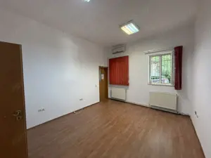 Apartament 3 camere decomandat in vila