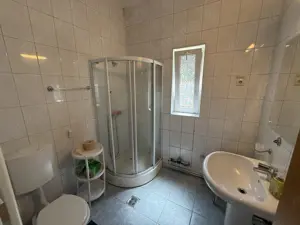 Apartament 3 camere decomandat in vila - imagine 9