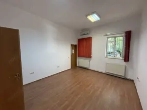 Apartament 3 camere decomandat in vila - imagine 3