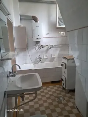 Casa renovabila, 3 camere in zona Centrala - imagine 15