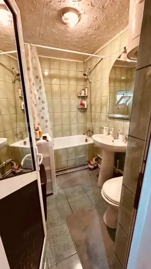 Casa mare 8 camere si 700 mp teren in Miroslava langa Family Market - imagine 11