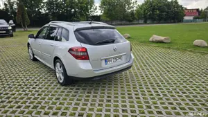 Renault Laguna 1.5DCI Navigație Mare Xenon jante 17 - imagine 5 Renault Laguna 1.5DCI Navigație Mare Xenon jante 17 - imagine 5