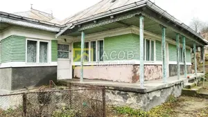 Casa batraneasca cu potential, teren 2000 mp | Sat Crihan, Comuna Magura, Bacau