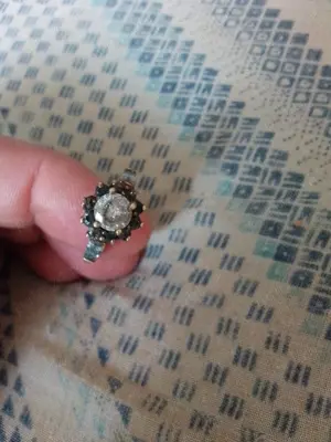 Inel moissanite și zircon aur marcat 9k