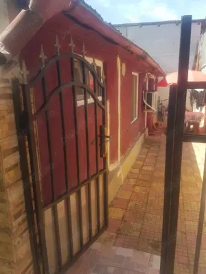 Casă de vânzare , 5 min de parc spital - imagine 2