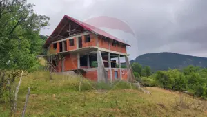 Casă de vacanta cu 6 camere de vanzare Suncuius