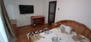 Închiriez apartament 3 camere