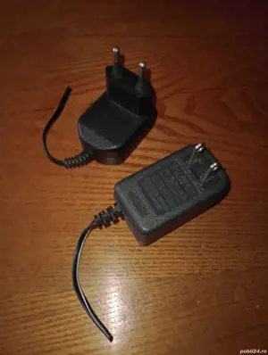 Două incarcatoare functionale cu cablul ștecher taiat