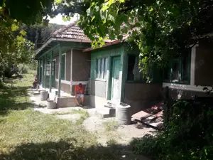 Vând casă in Piatra Neamț.