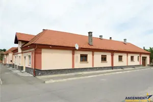 Resedinta cu:foisor,2 garaje, crama tip restaurant+garsoniera lux ... - imagine 3