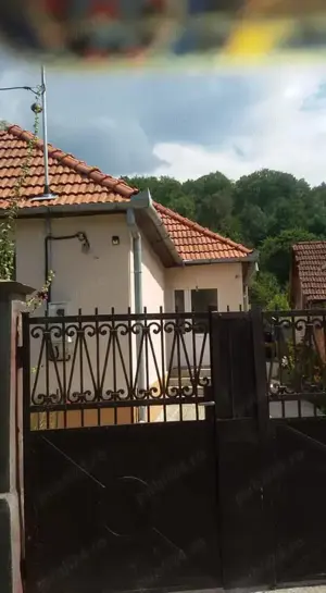 Casă în comuna Săvârșin
