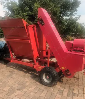 Vand Combina de porumb pe un rând stiuleți