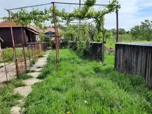 Casa cu teren de 5100 mp in orasul Babeni strada Romani - imagine 5 Casa cu teren de 5100 mp in orasul Babeni strada Romani - imagine 5