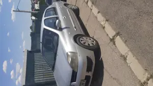 Vând Renault Symbol 1,4 benzină  - imagine 2