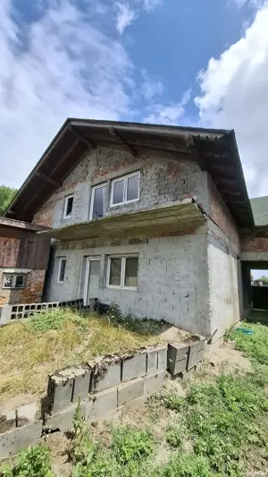 Casă spațioasă neterminată de vânzare   Voila, cu potențial turistic - imagine 4