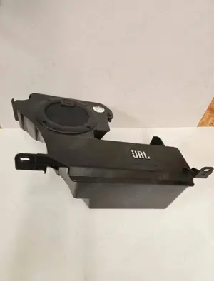 Subwoofer auto JBL + magazie cd-uri 