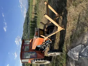 Tractor Renault 560 - imagine 5