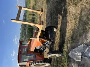 Tractor Renault 560 - imagine 3