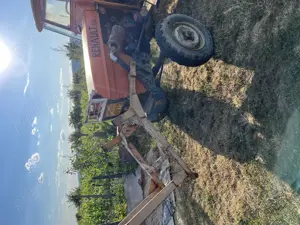 Tractor Renault 560 - imagine 4