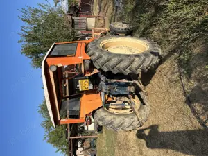 Tractor Renault 560 - imagine 8