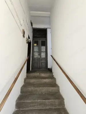 Vand APARTAMENT in casa tip vila Zona Josefin cu 4 camere decomandate - imagine 3