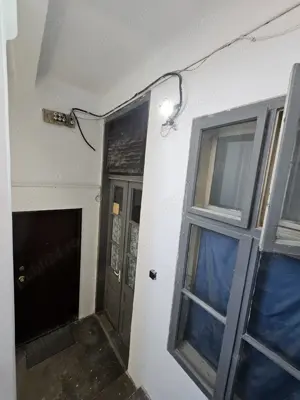 Vand APARTAMENT in casa tip vila Zona Josefin cu 4 camere decomandate - imagine 2