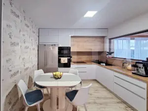 Casa la cheie, Feleacu, 900 mp, cu priveliste spre padure, 3 garaje