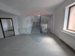 Casă / Vilă cu 9 camere de vânzare în zona Ultracentral - imagine 4 Casă / Vilă cu 9 camere de vânzare în zona Ultracentral - imagine 4