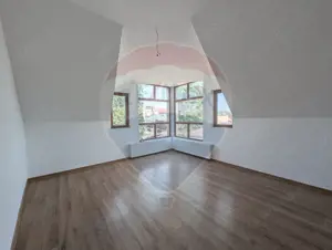 Casă / Vilă cu 9 camere de vânzare în zona Ultracentral - imagine 3 Casă / Vilă cu 9 camere de vânzare în zona Ultracentral - imagine 3