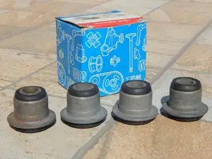 Set bucse brat inferior suspensie fata McQuay-Norris Ford Aerostar noi - imagine 3