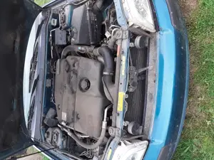 Dezmembrez Volvo v40 1.9 diesel - imagine 3