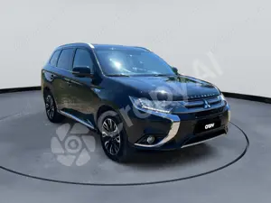 Mitsubishi Outlander PHEV 4x4 sau variante dubiță 8+1 locuri și diferență - imagine 3