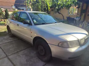 Audi A4B5 masina personala, motorul porneste la prima cheie, rugina, clima functioneaza