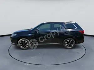 Mitsubishi Outlander PHEV 4x4 sau variante dubiță 8+1 locuri și diferență - imagine 4