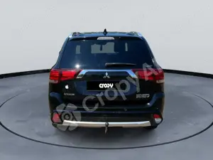 Mitsubishi Outlander PHEV 4x4 sau variante dubiță 8+1 locuri și diferență - imagine 8