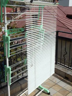 Jaluzea metalica alba dimensiuni 118 x 65 cm anii 1990 utilizata - imagine 3