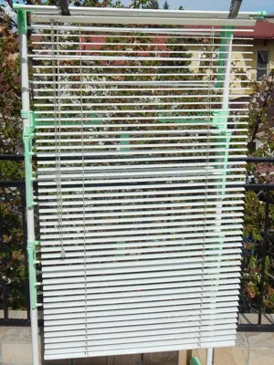 Jaluzea metalica alba dimensiuni 118 x 65 cm anii 1990 utilizata - imagine 2