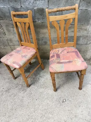 Set format din două scaune din lemn masiv 