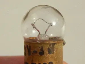 Bec mic cu filament 12 Volti 3 Watti tip SE 7483 - imagine 4