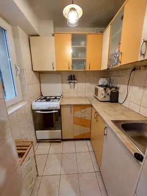 PROPRIETAR, închiriez garsoniera confort 1